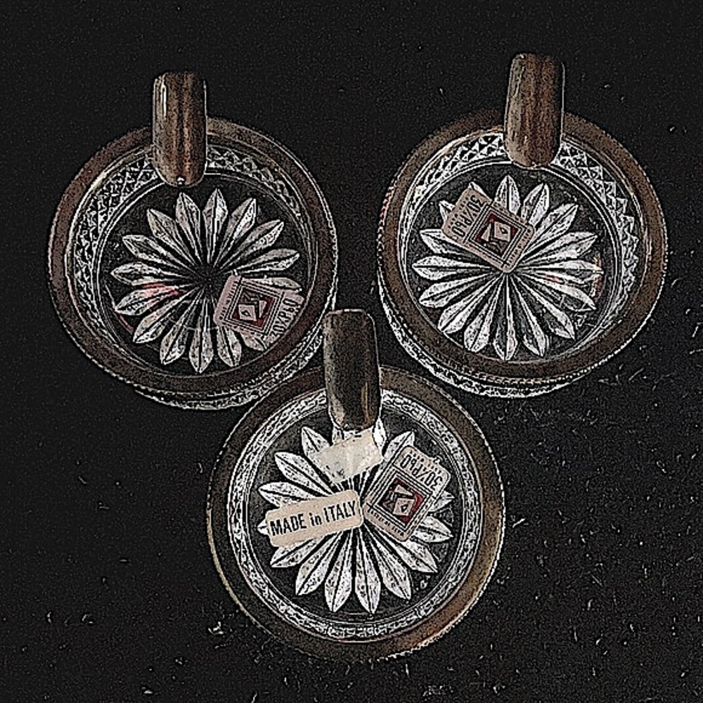 Antique French style crystal ashtray set (3) with hand (cigarette holder) & trim - Picture 2 of 15